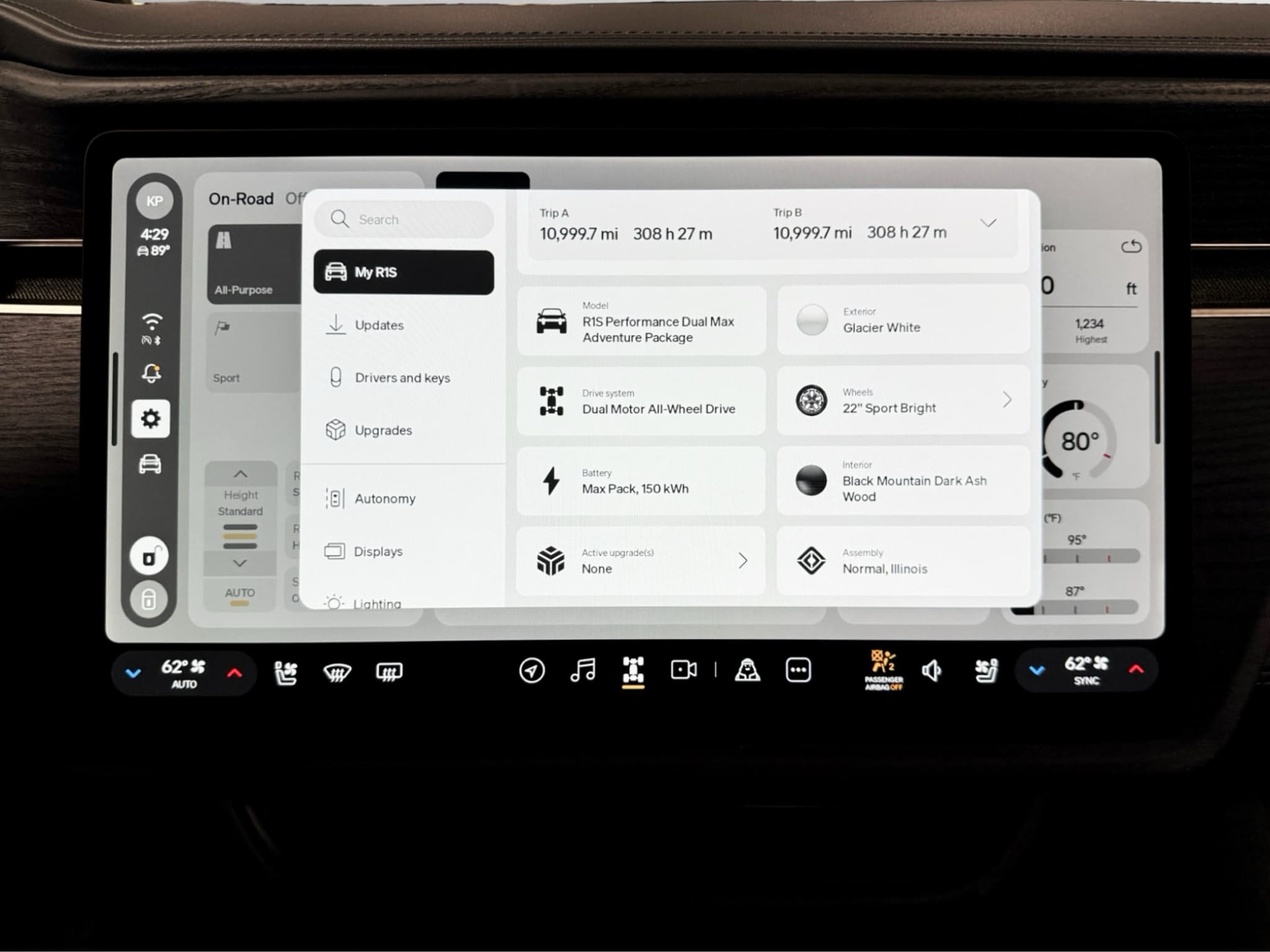 2025 Rivian R1S view 15