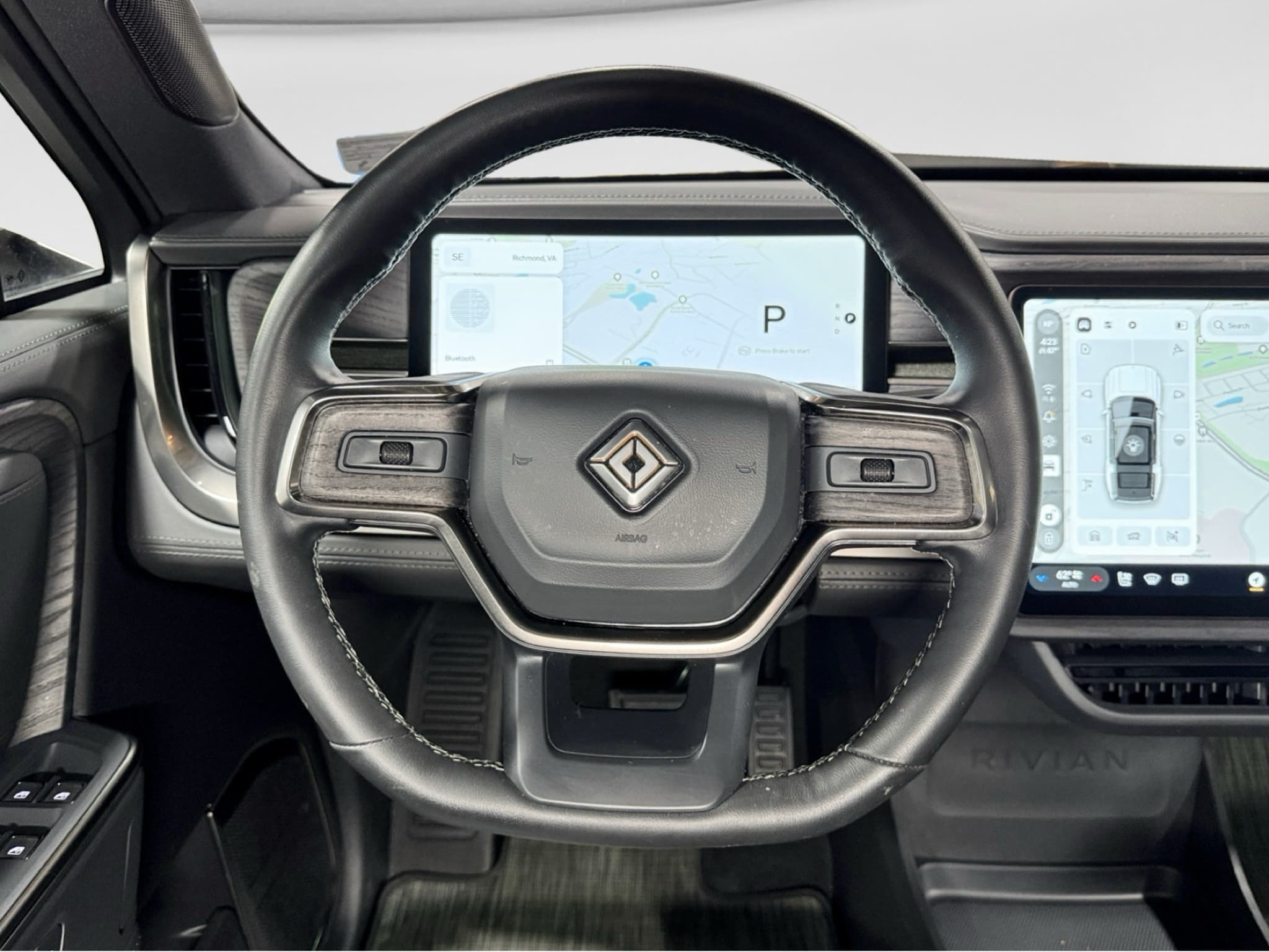 2025 Rivian R1S view 9