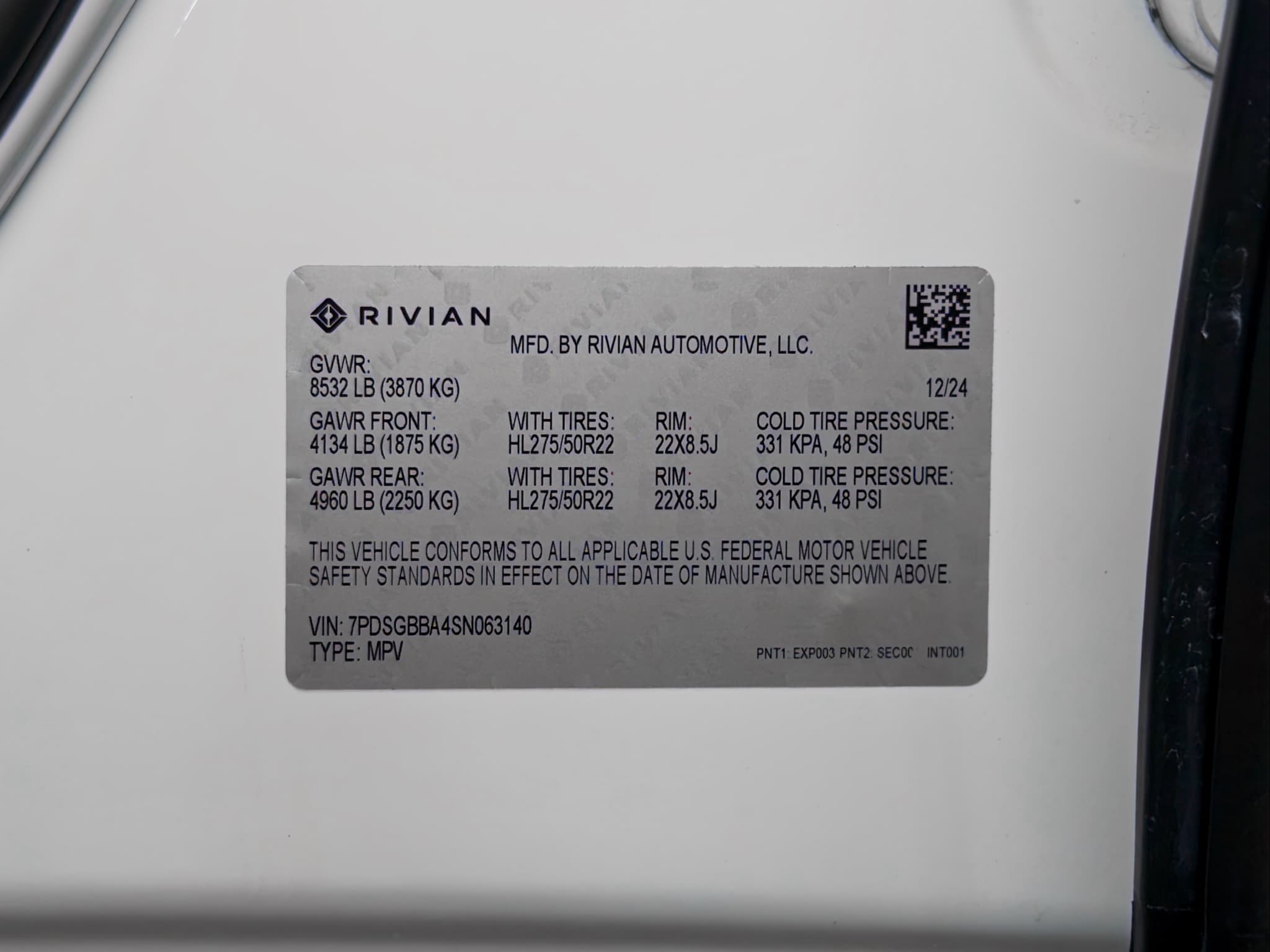 2025 Rivian R1S view 30