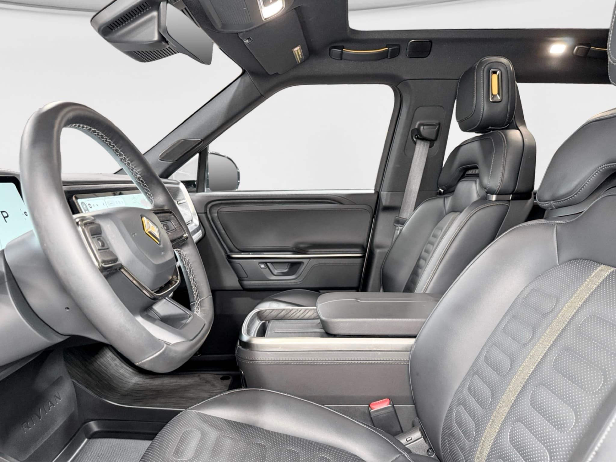 2025 Rivian R1S view 18
