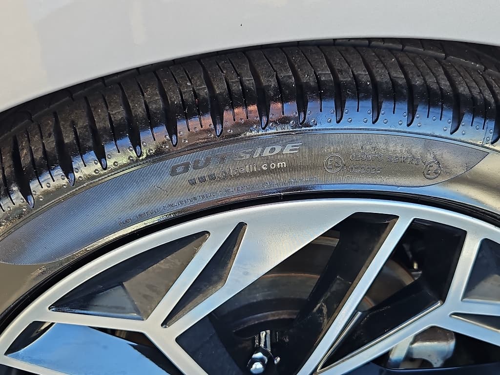 2024 Hyundai IONIQ 6 view 37