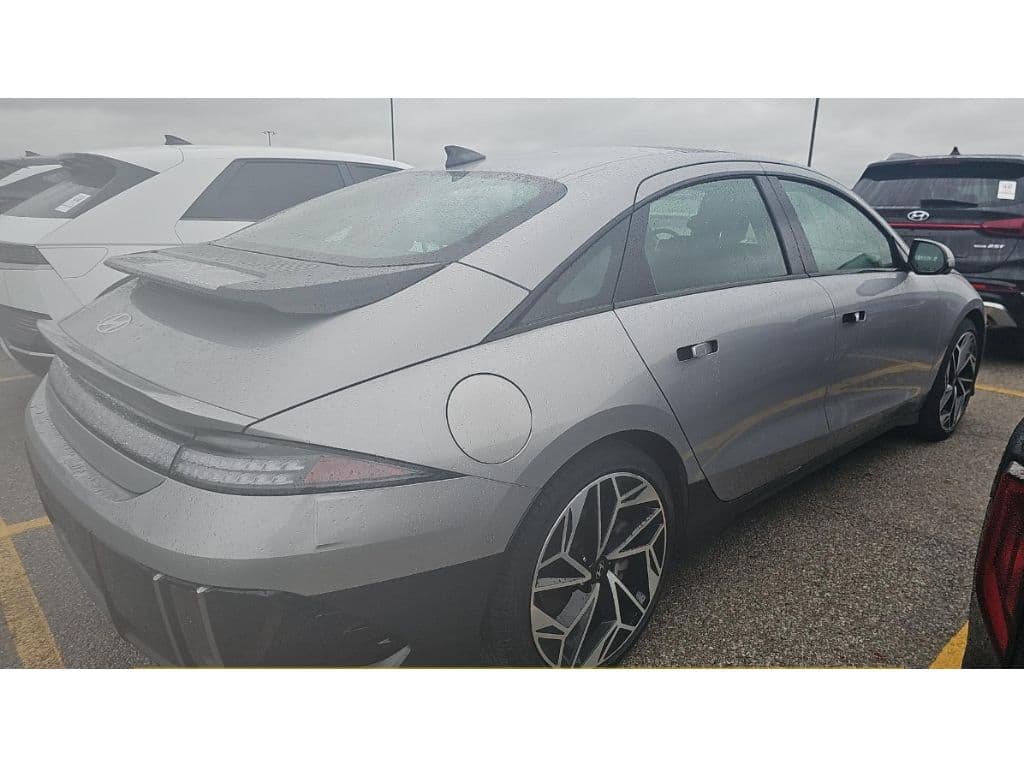 2024 Hyundai IONIQ 6 view 3