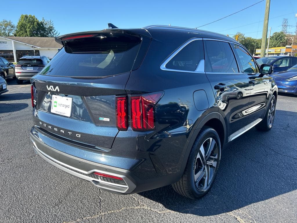 2022 Kia Sorento Plug-in Hybrid view 3