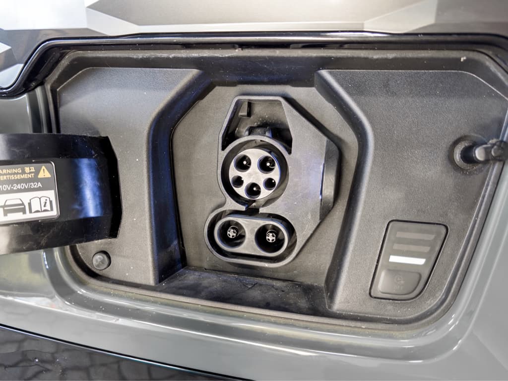 2023 Kia Niro EV view 5