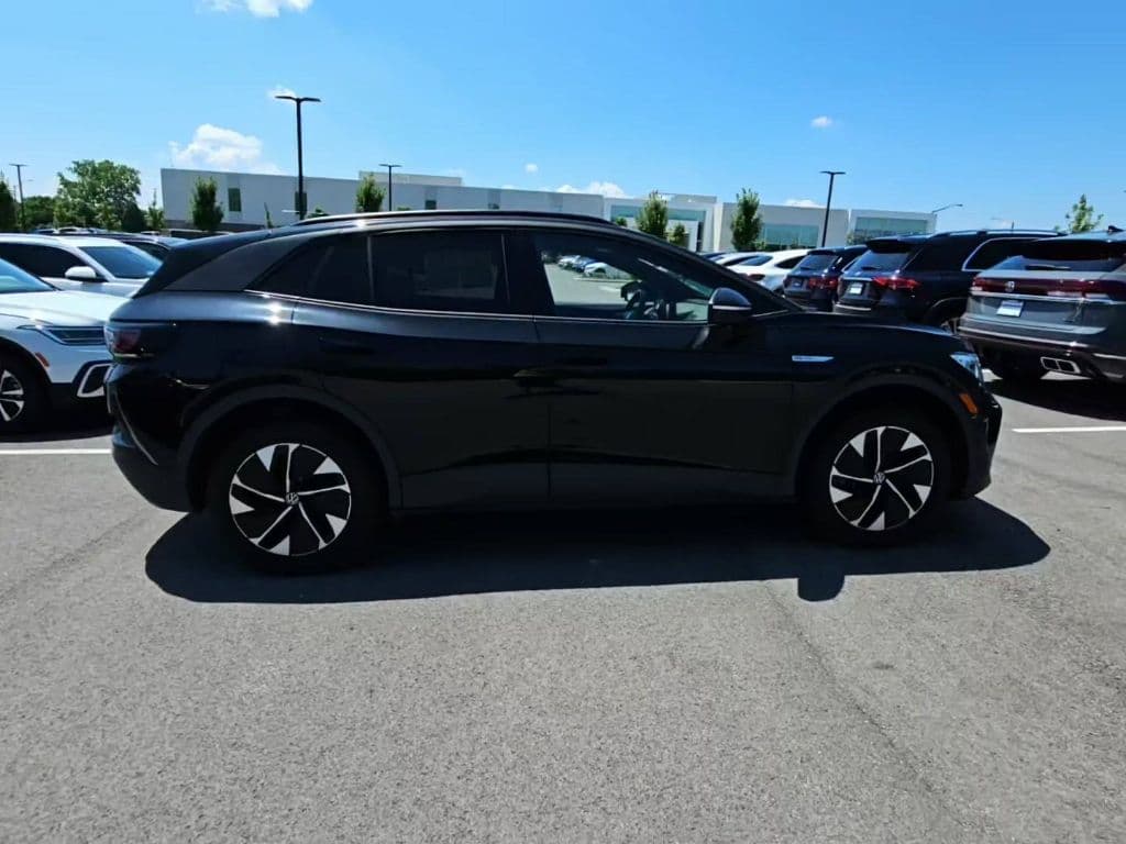 2022 Volkswagen ID.4 view 4