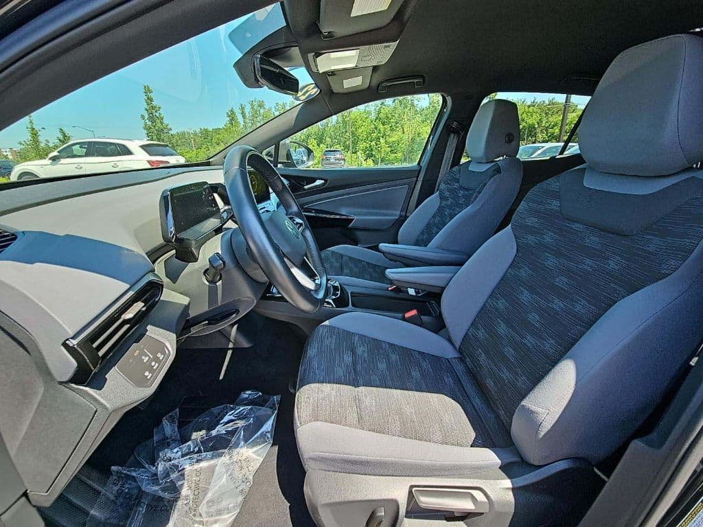 2022 Volkswagen ID.4 view 5