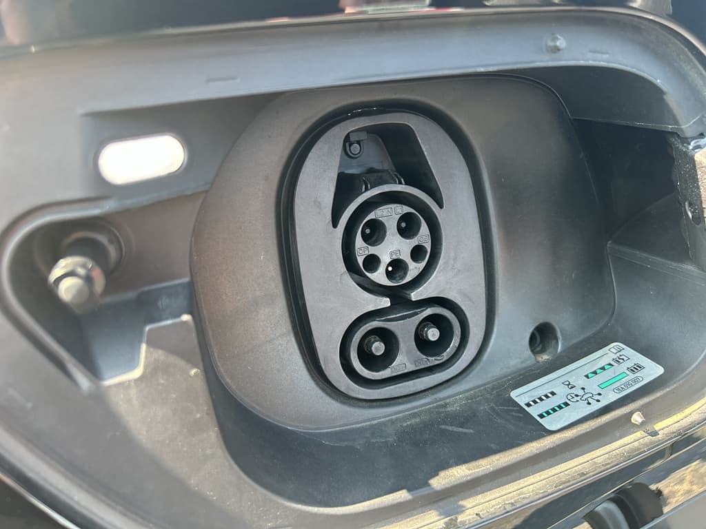 2022 Volkswagen ID.4 view 5