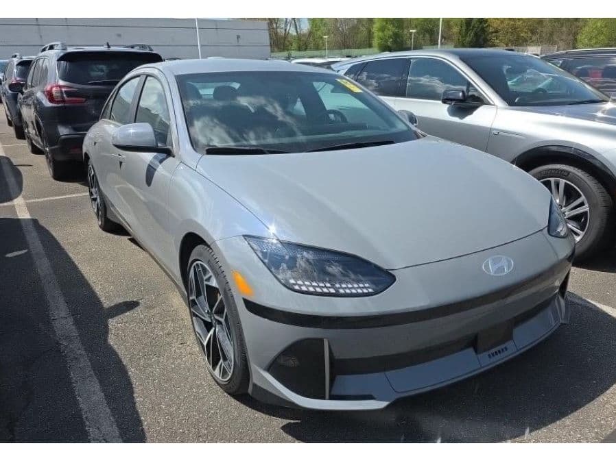 2024 Hyundai IONIQ 6 view 2