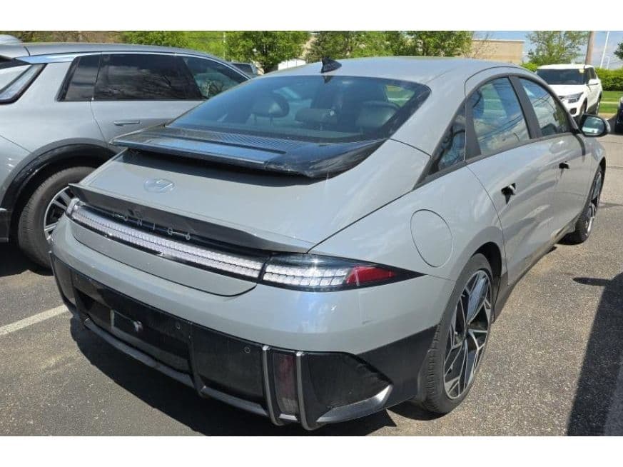 2024 Hyundai IONIQ 6 view 3