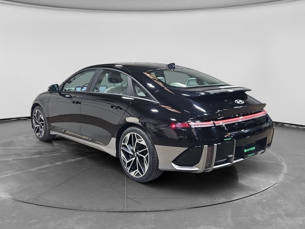2024 Hyundai IONIQ 6 view 2