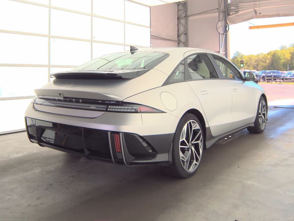 2024 Hyundai IONIQ 6 view 3
