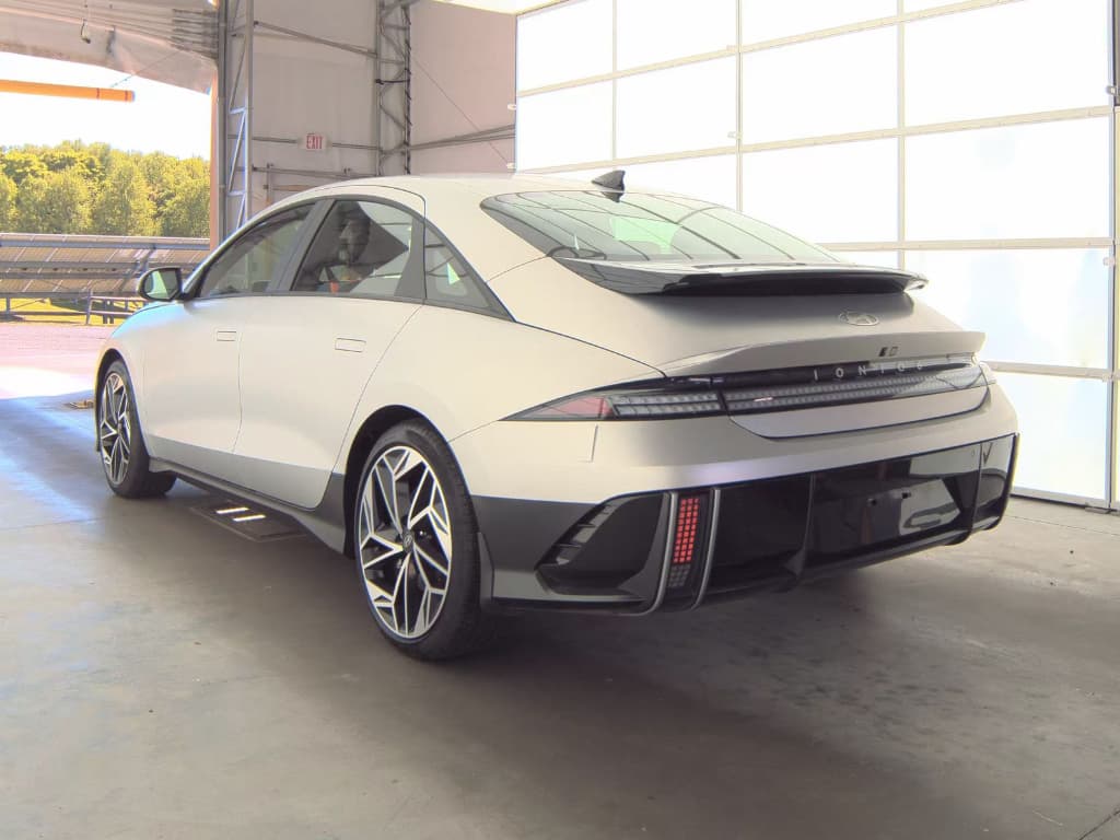 2024 Hyundai IONIQ 6 view 4