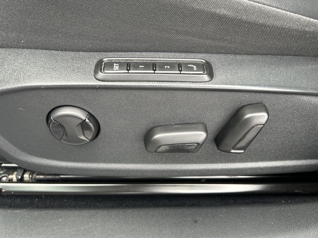 2021 Volkswagen ID.4 view 7