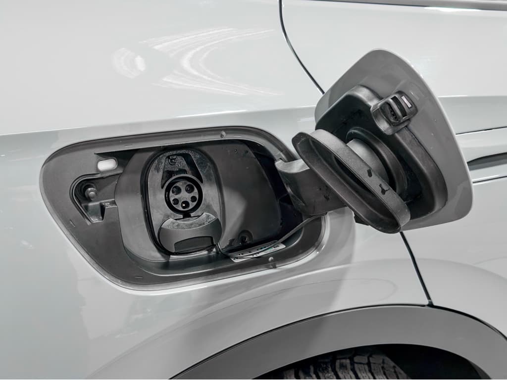 2022 Volkswagen ID.4 view 5