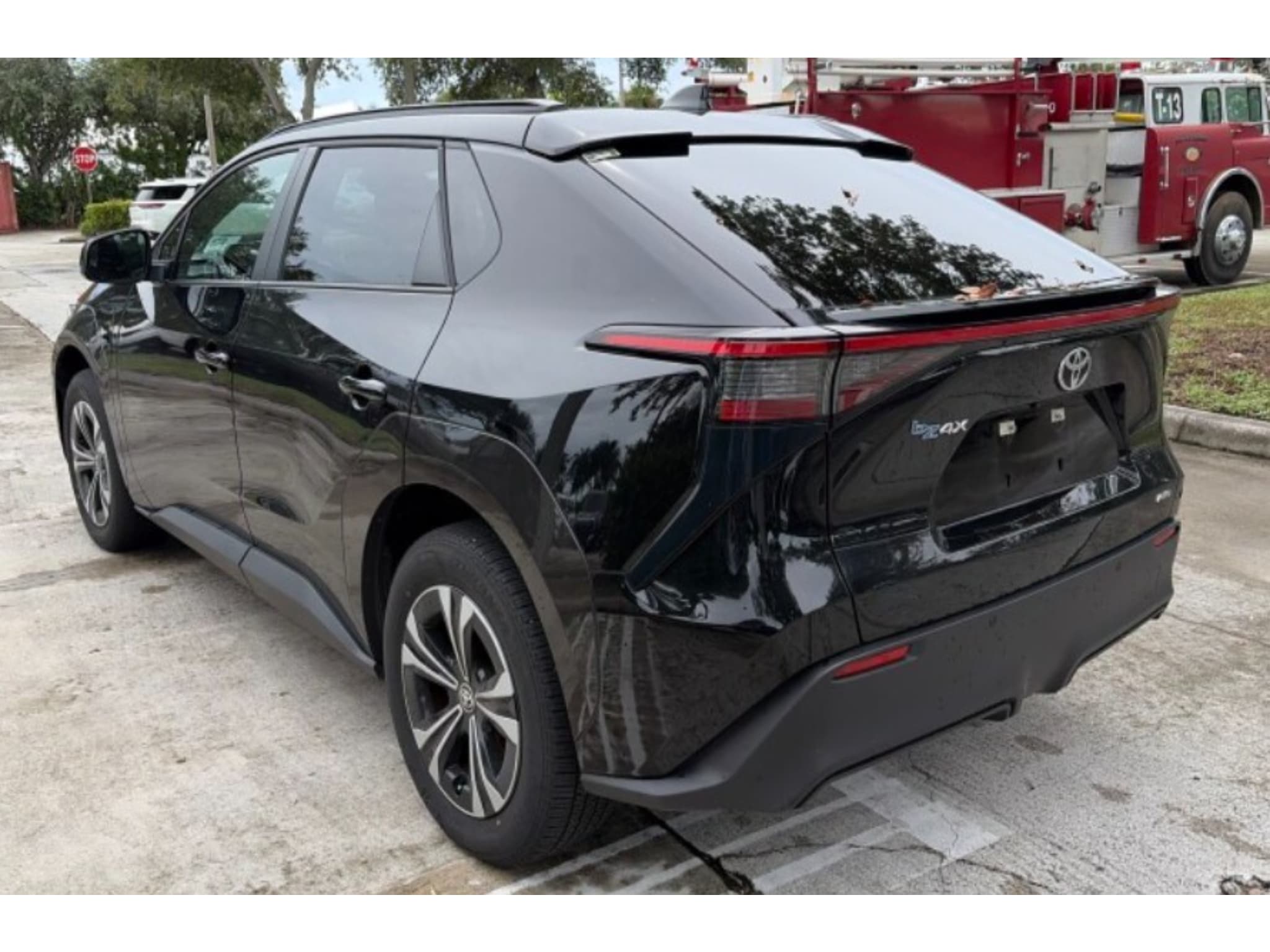 2024 Toyota bZ4X view 4