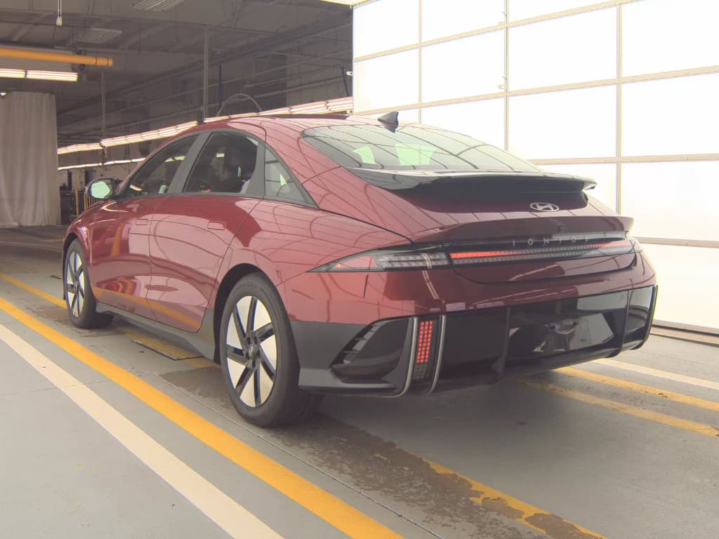 2024 Hyundai IONIQ 6 view 2