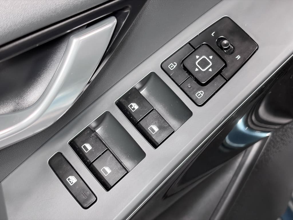 2023 Kia Niro EV view 8