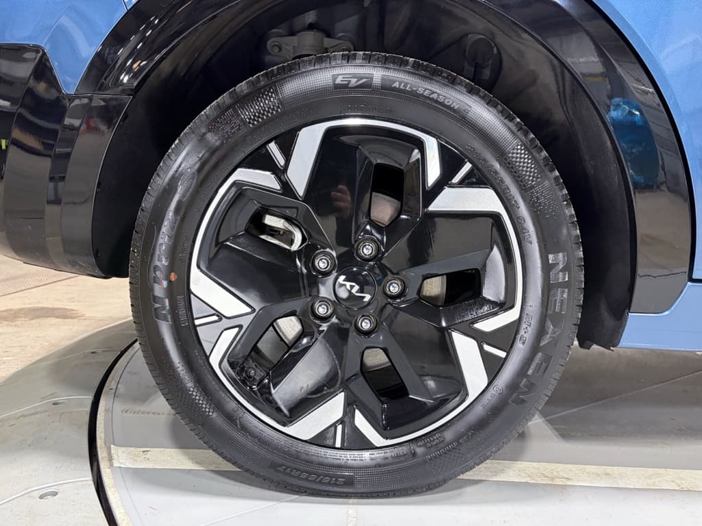 2023 Kia Niro EV view 39