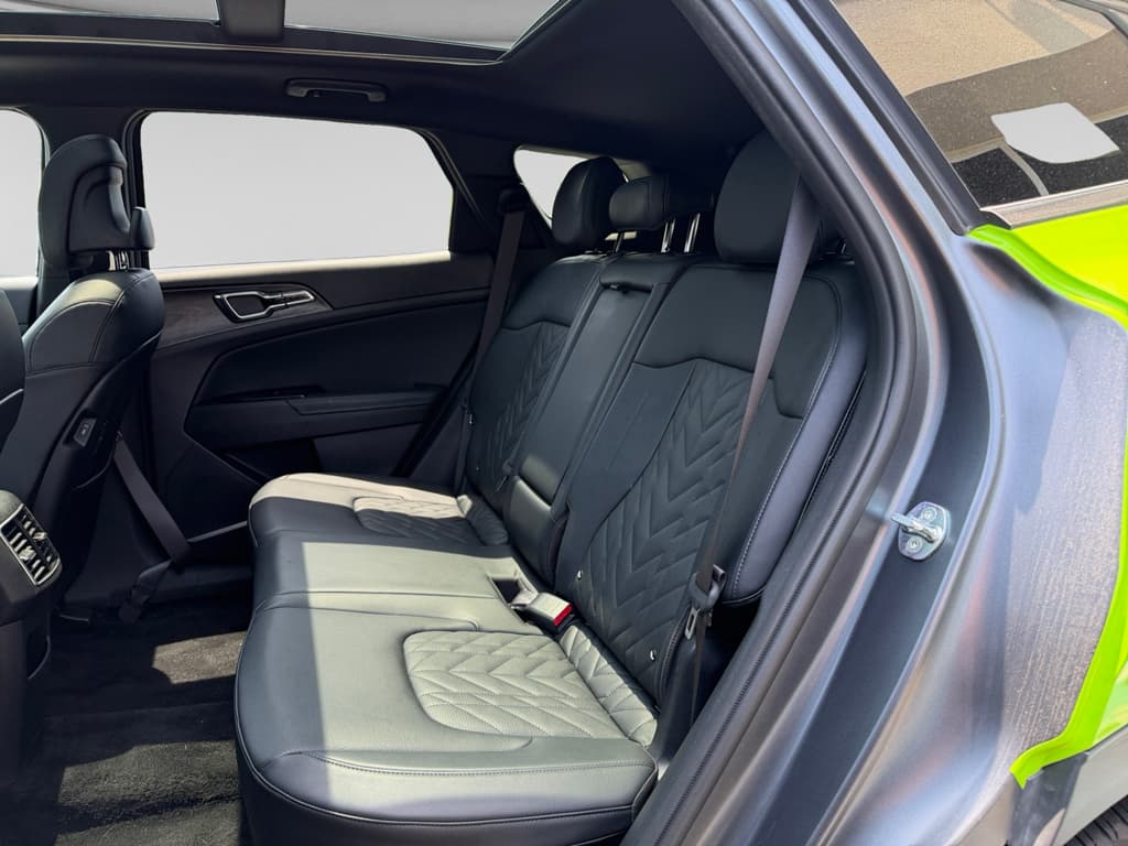 2023 Kia Sportage PHEV view 11