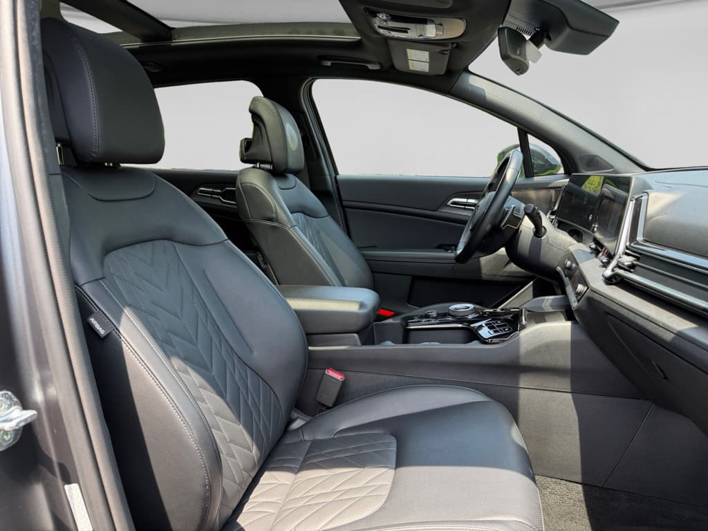 2023 Kia Sportage PHEV view 10