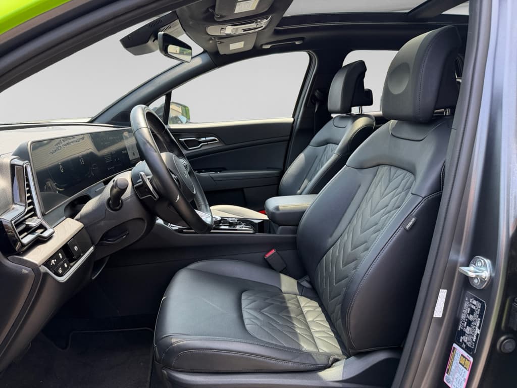 2023 Kia Sportage PHEV view 8