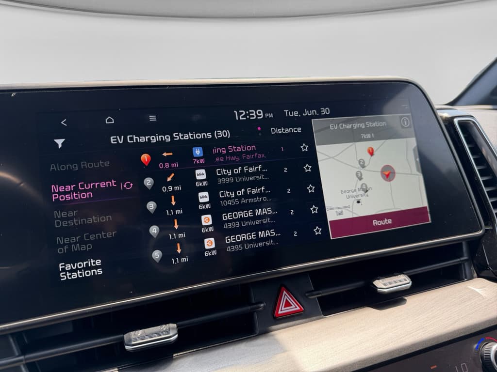 2023 Kia Sportage PHEV view 13