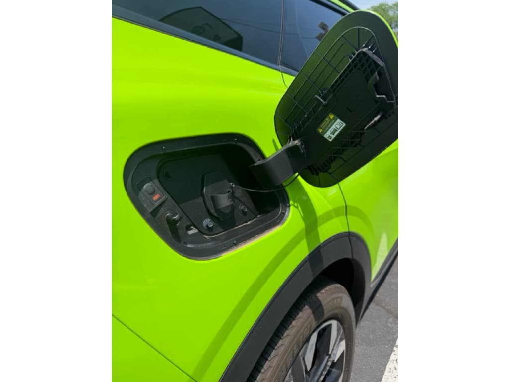 2023 Kia Sportage PHEV view 17