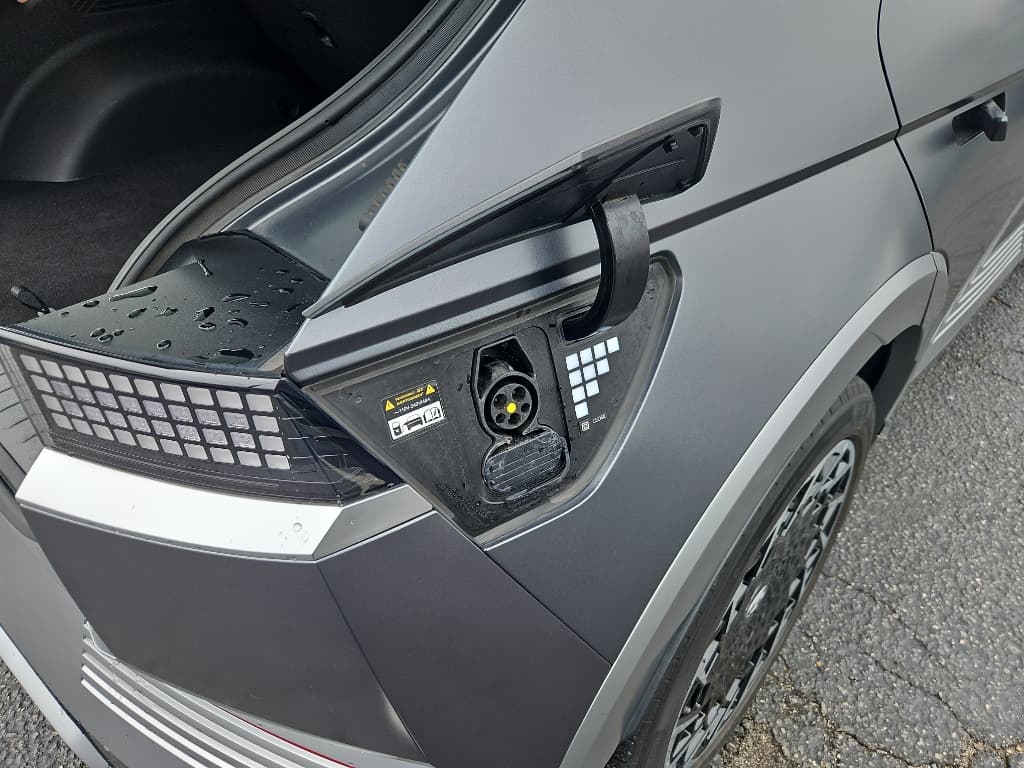 2022 Hyundai IONIQ 5 view 5