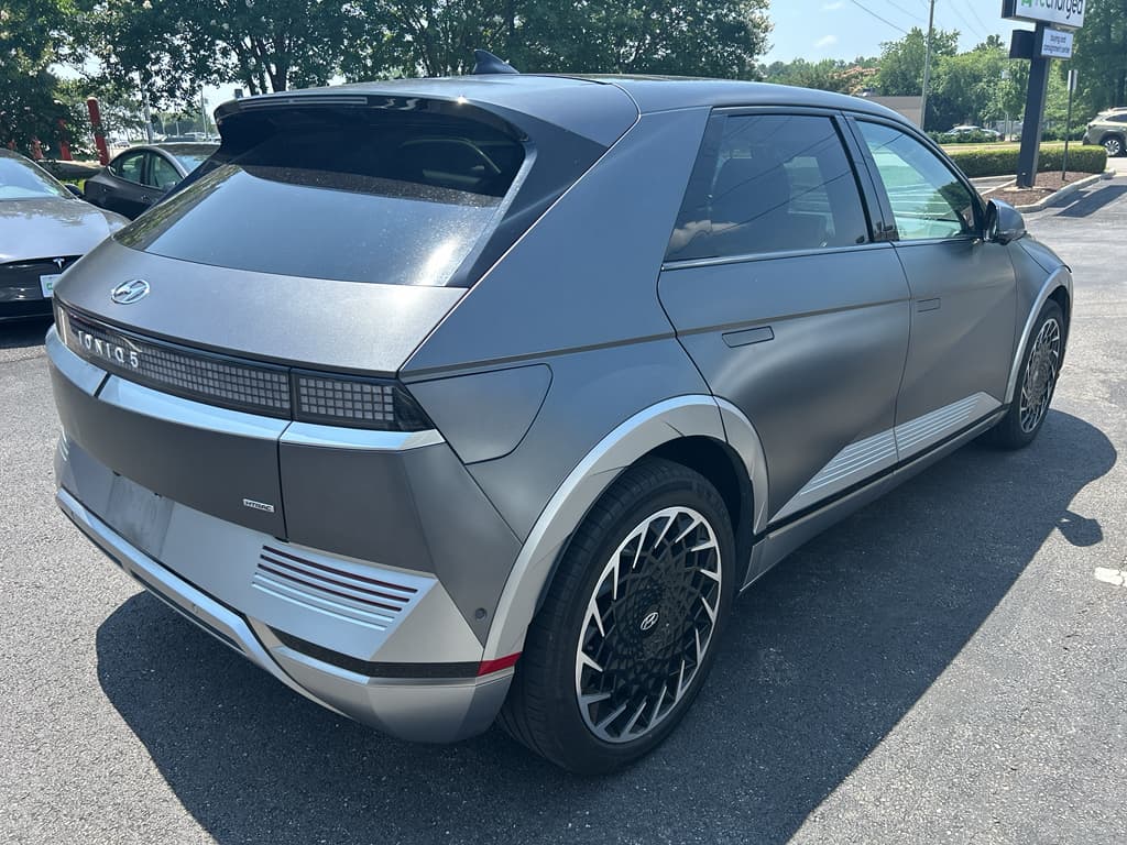 2022 Hyundai IONIQ 5 view 3