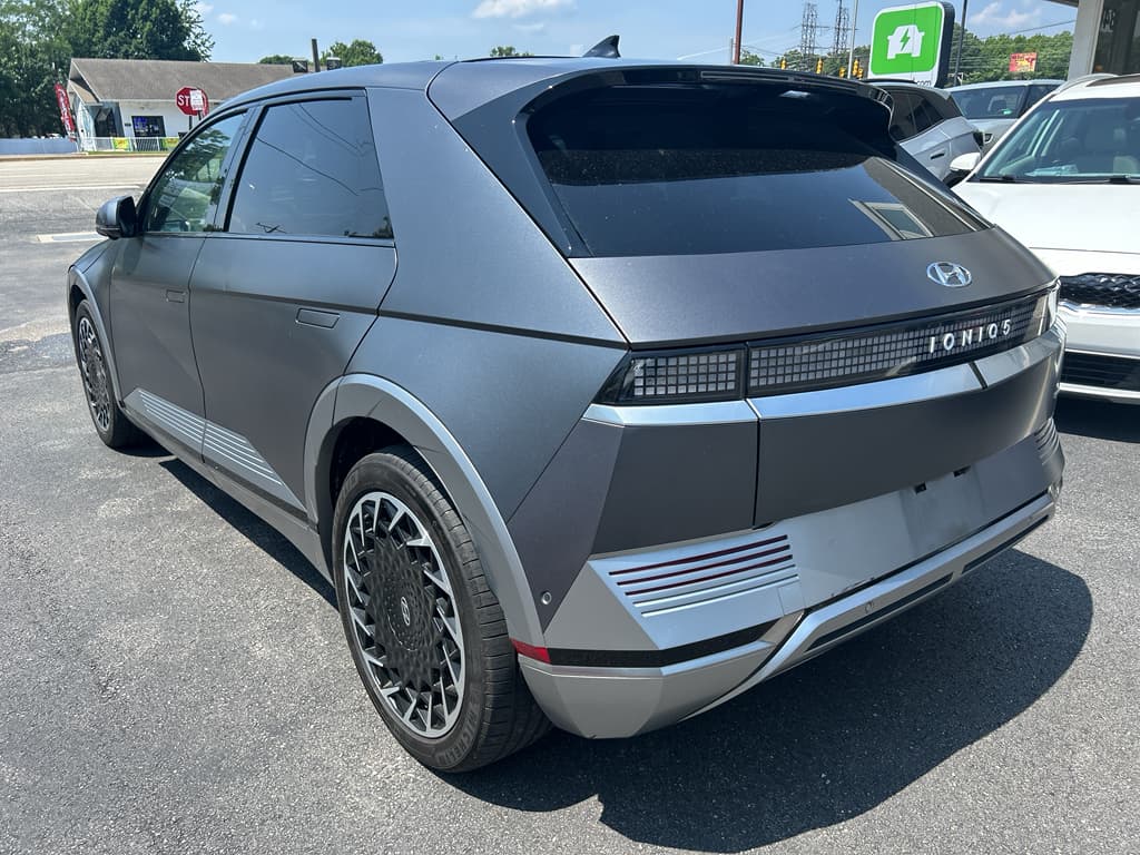2022 Hyundai IONIQ 5 view 2