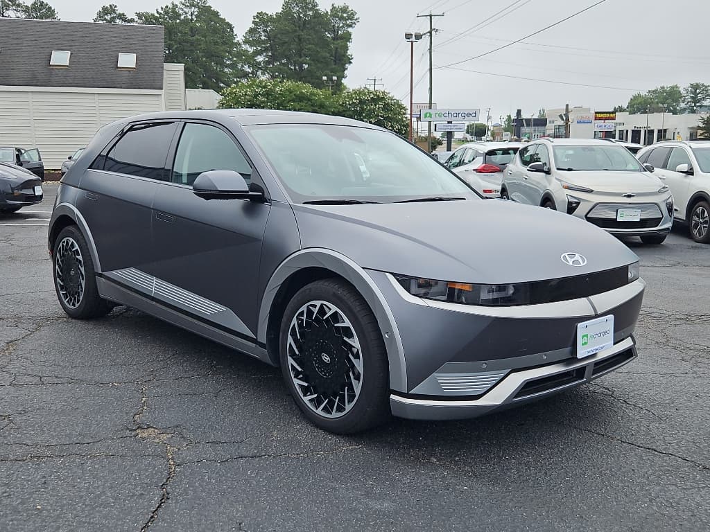 2022 Hyundai IONIQ 5 view 4
