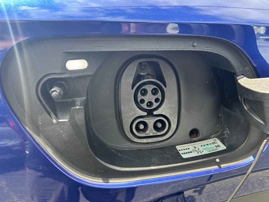 2021 Volkswagen ID.4 view 5