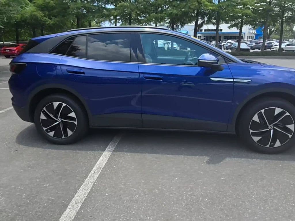 2021 Volkswagen ID.4 view 4