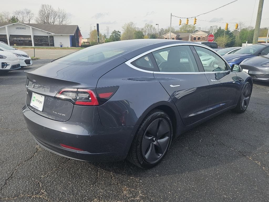 2018 Tesla Model 3 view 3