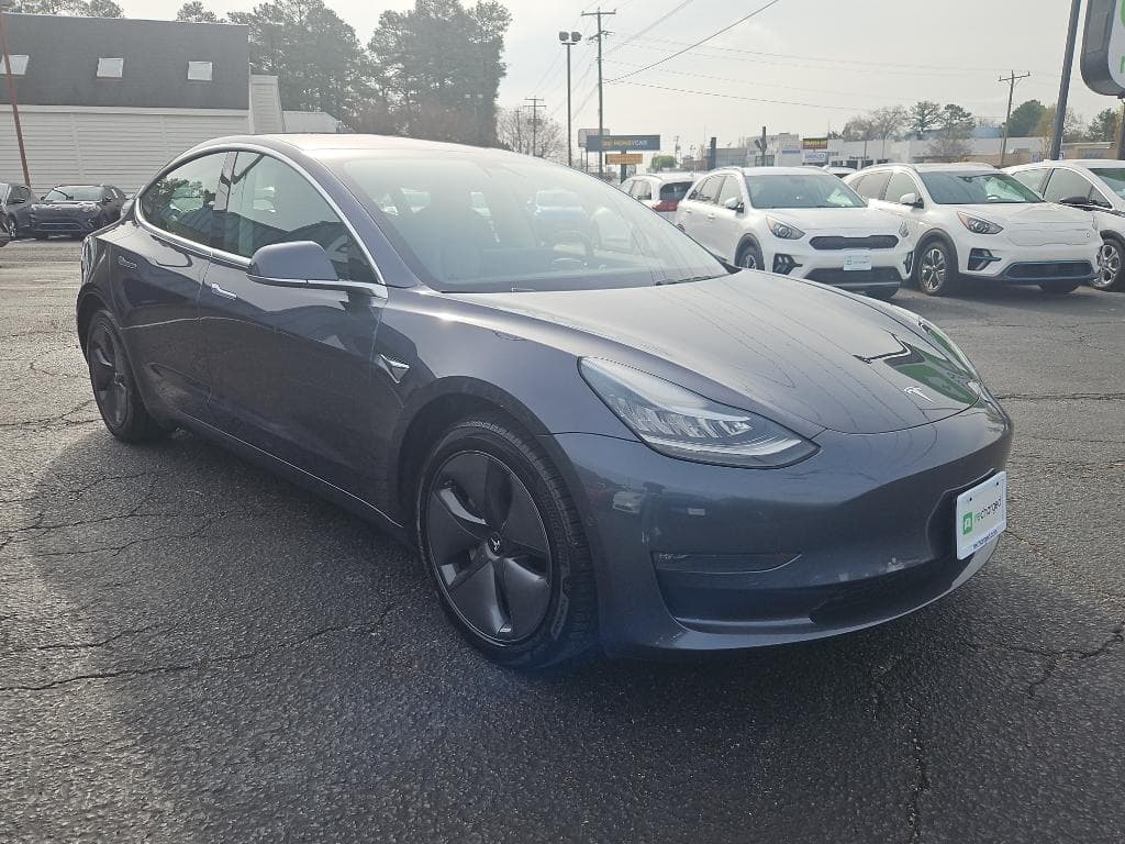 2018 Tesla Model 3 view 4