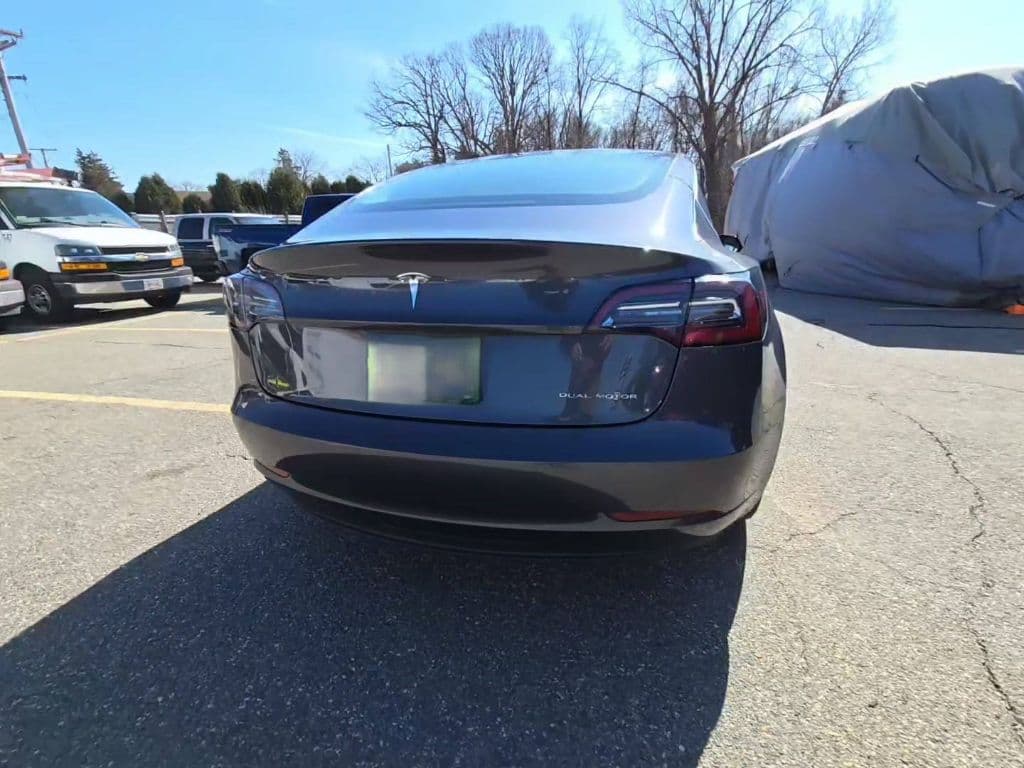 2018 Tesla Model 3 view 3