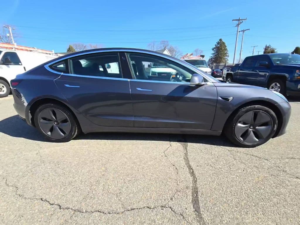 2018 Tesla Model 3 view 4