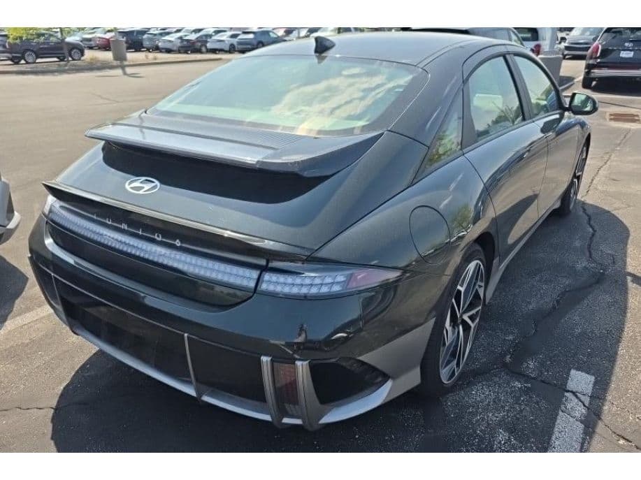 2024 Hyundai IONIQ 6 view 3
