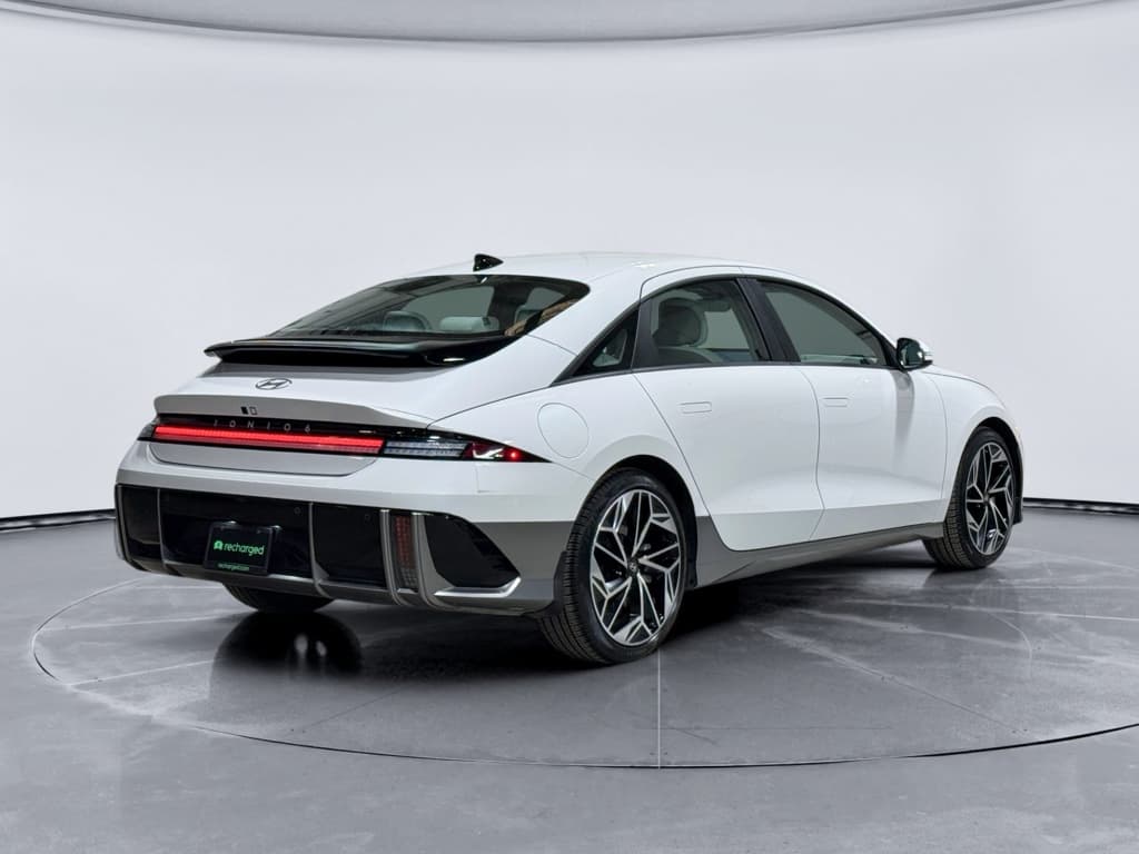 2024 Hyundai IONIQ 6 view 3