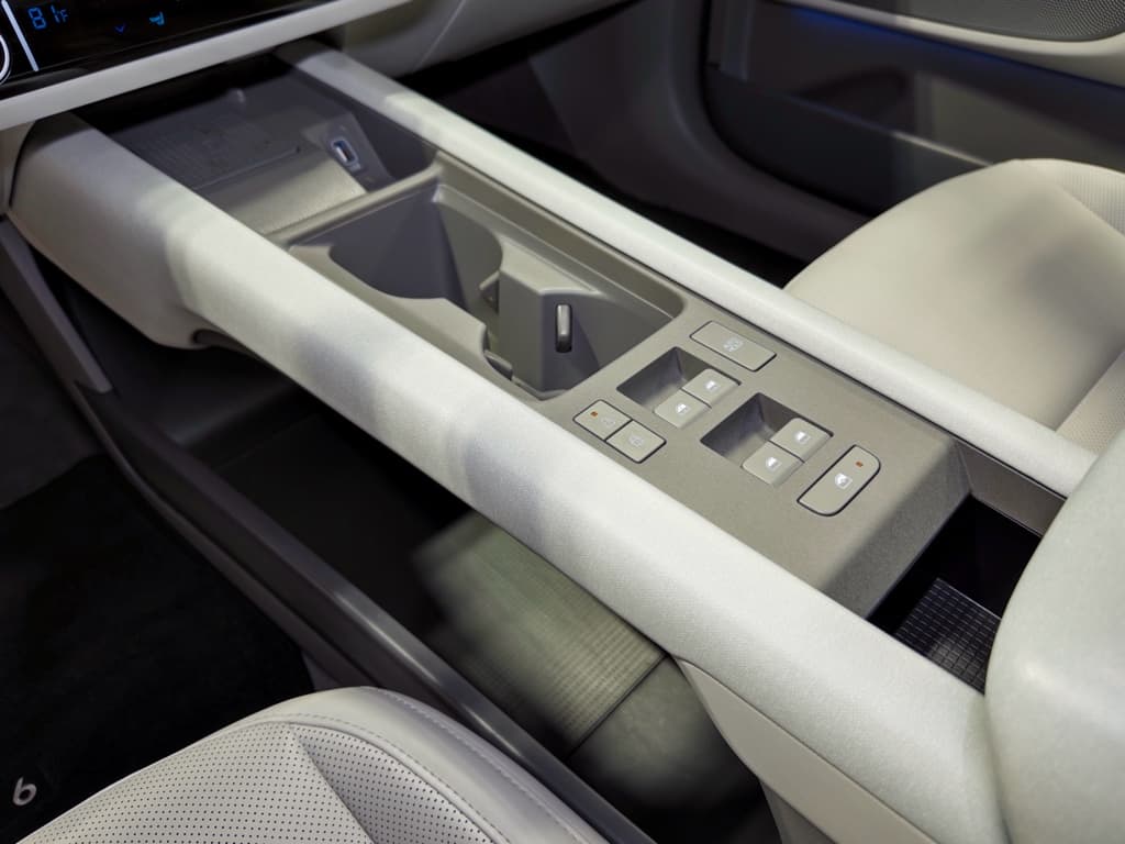 2024 Hyundai IONIQ 6 view 18