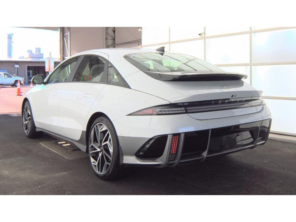 2024 Hyundai IONIQ 6 view 4