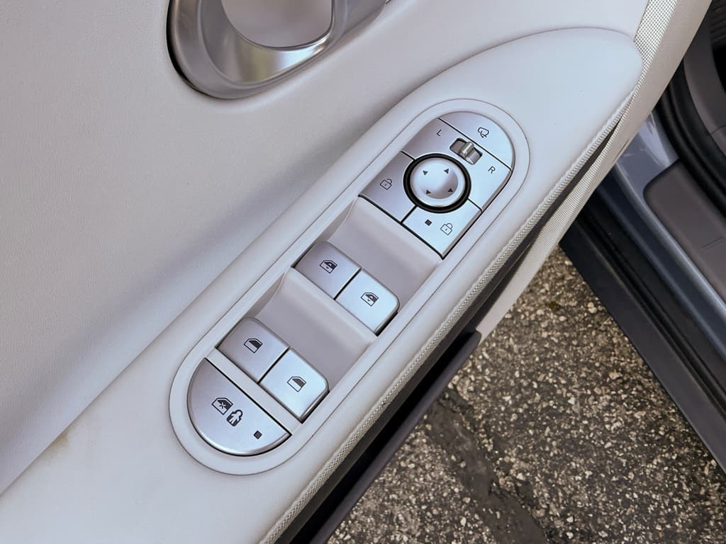 2022 Hyundai IONIQ 5 view 7