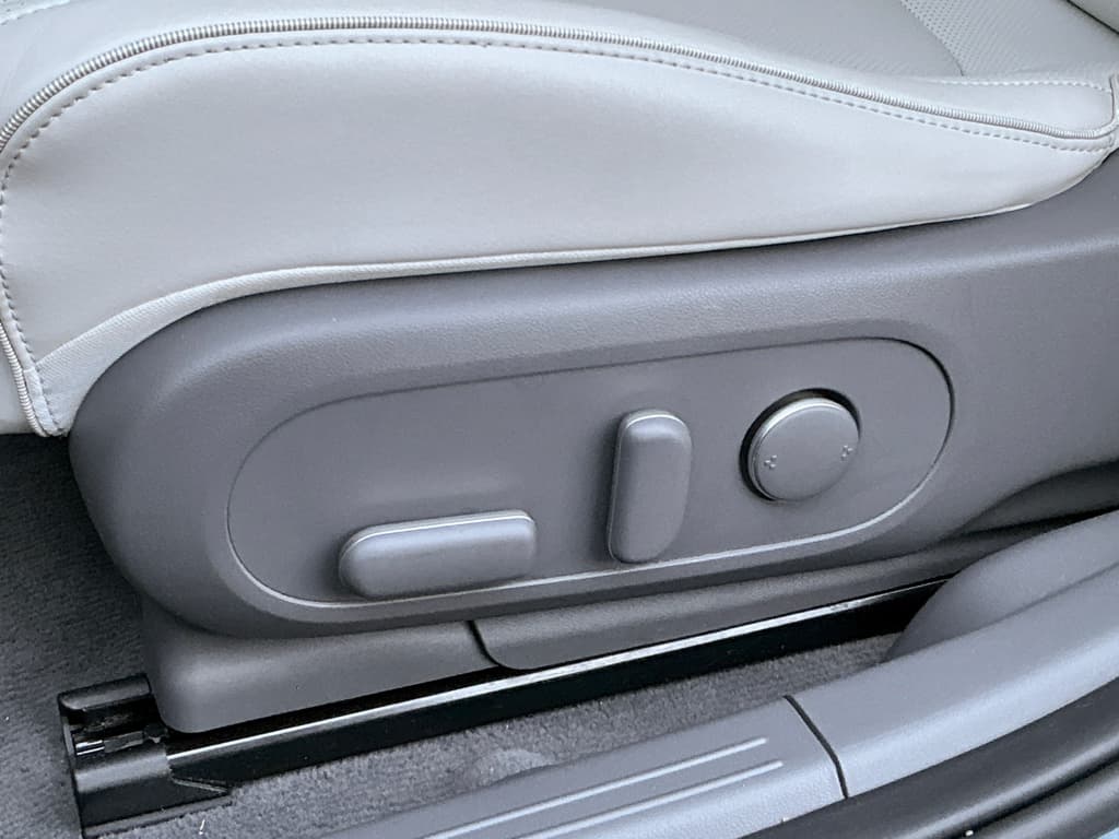 2022 Hyundai IONIQ 5 view 6