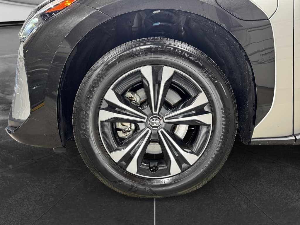 2025 Toyota bZ4X view 27