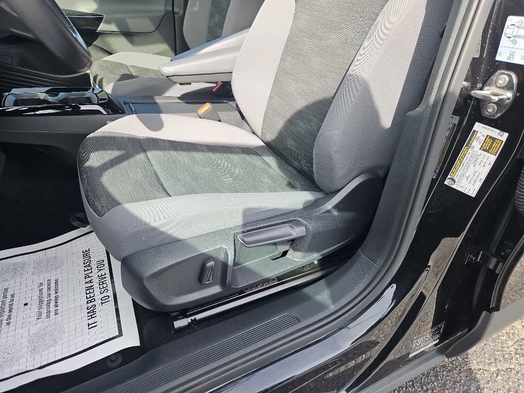 2022 Volkswagen ID.4 view 7