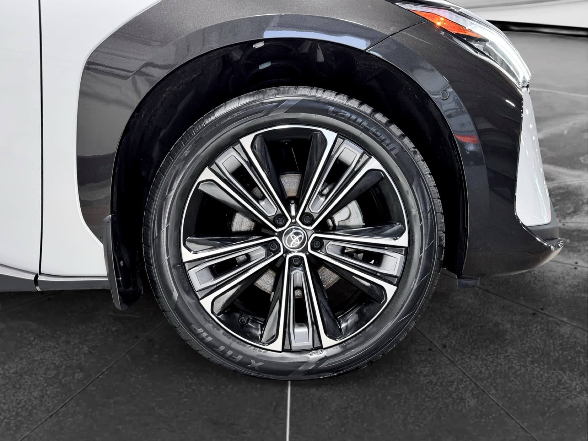 2024 Toyota bZ4X view 32