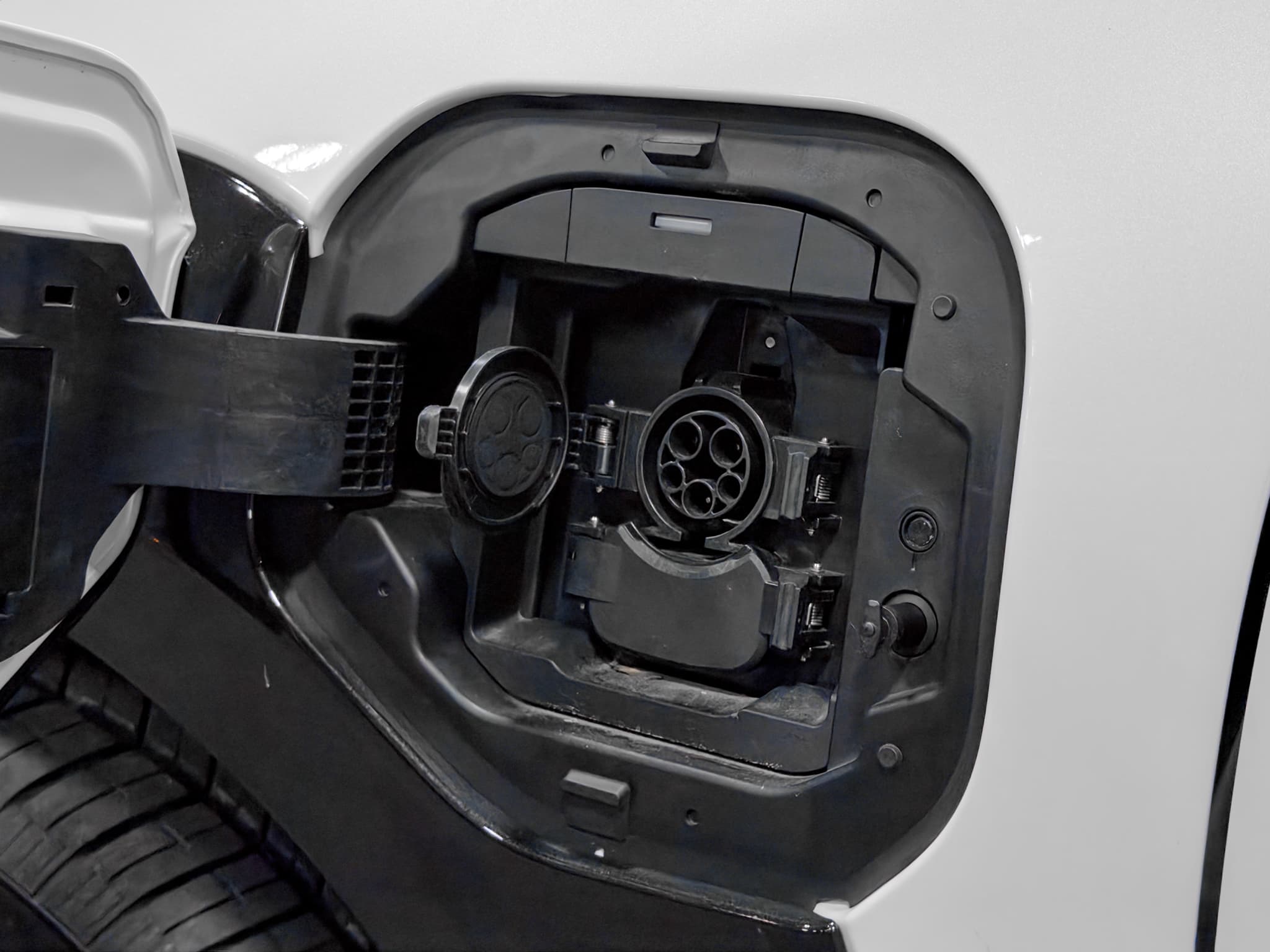 2024 Toyota bZ4X view 5
