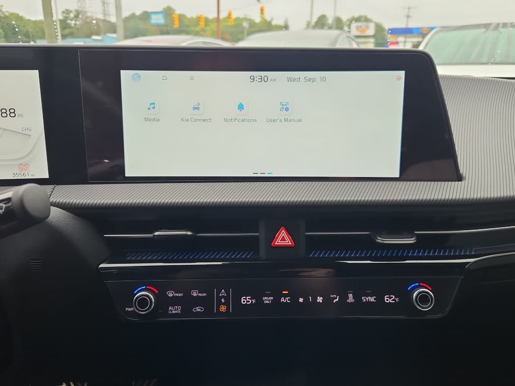 2022 Kia EV6 view 12