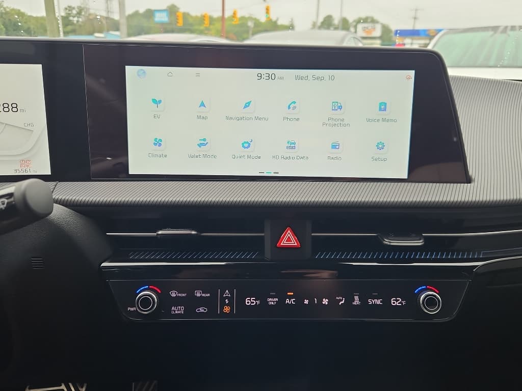 2022 Kia EV6 view 11