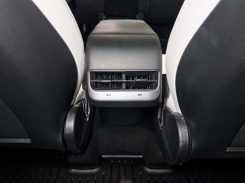 2021 Tesla Model Y view 19